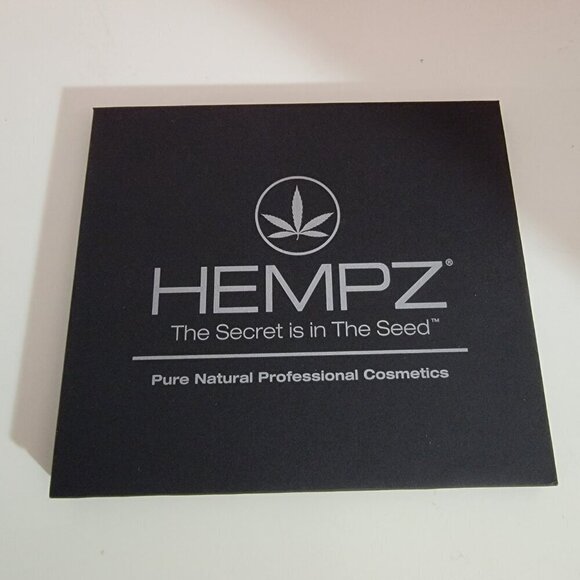 Hempz Pure Natural Compact Eye Shadow Blush Makeup Palette - Picture 3 of 9